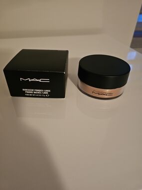 MAC Cosmetics Iridescent Loose Powder- Golden Bronze